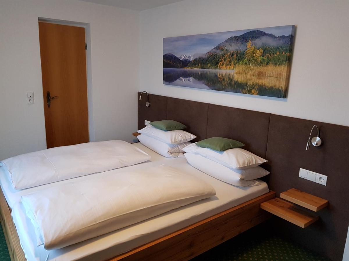 Fruehstueckspension Gaestehaus Zum Weissen Roessl Wallgau Exterior foto