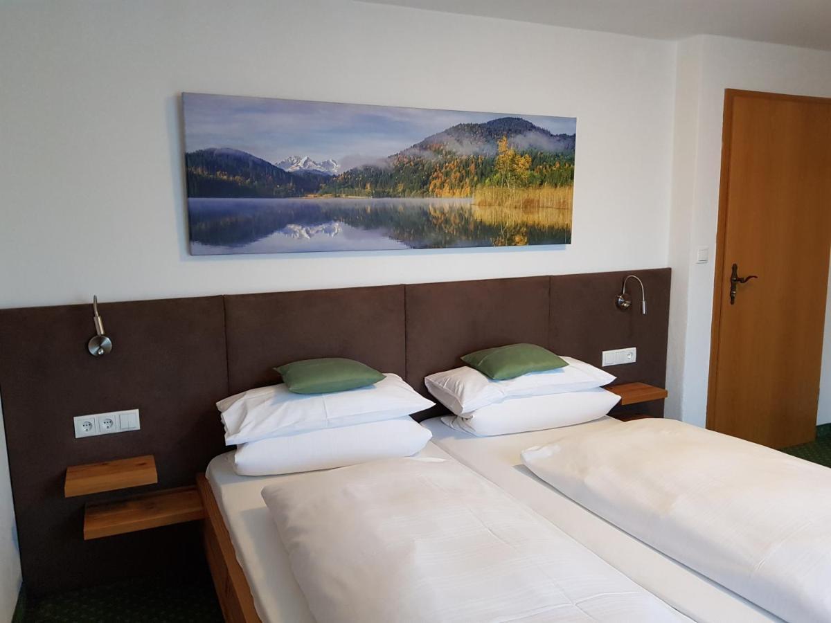 Fruehstueckspension Gaestehaus Zum Weissen Roessl Wallgau Exterior foto