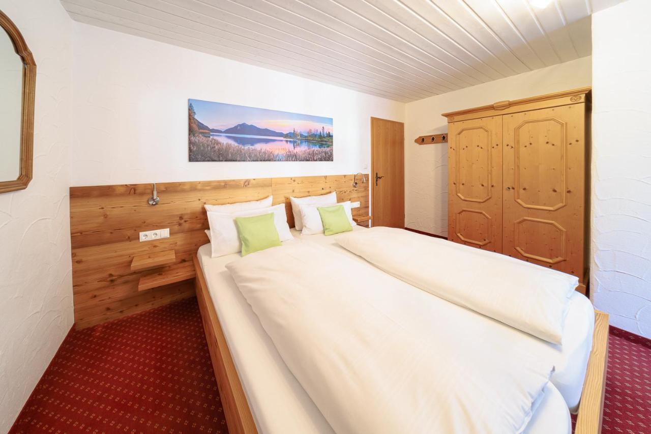 Fruehstueckspension Gaestehaus Zum Weissen Roessl Wallgau Exterior foto