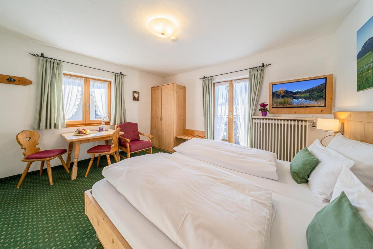 Fruehstueckspension Gaestehaus Zum Weissen Roessl Wallgau Exterior foto