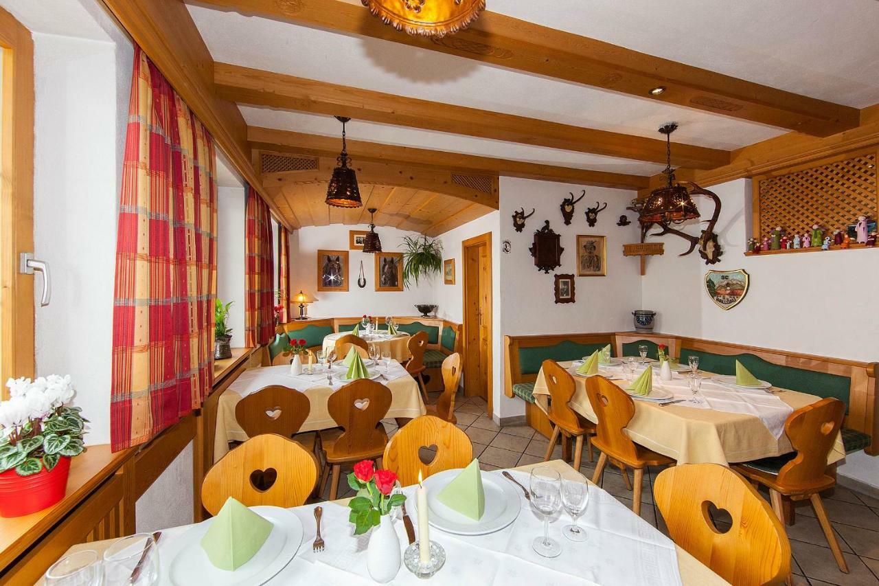 Fruehstueckspension Gaestehaus Zum Weissen Roessl Wallgau Exterior foto